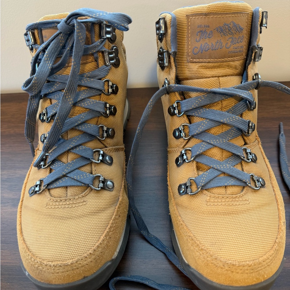 Women’s The North Face Back to Berkeley Tan Boots - 7.5